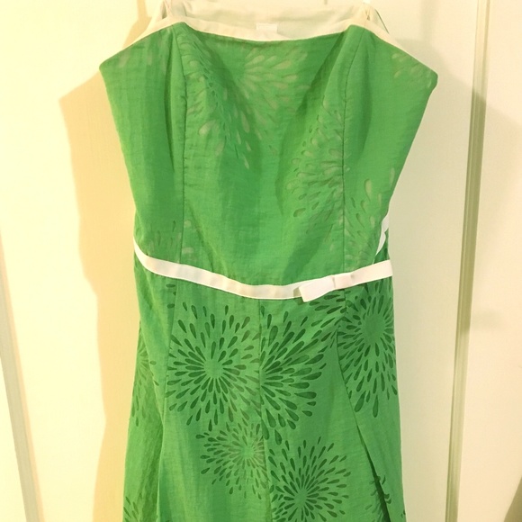 Nell Couture Dresses & Skirts - Nell Couture Green Strapless dress (size 4)